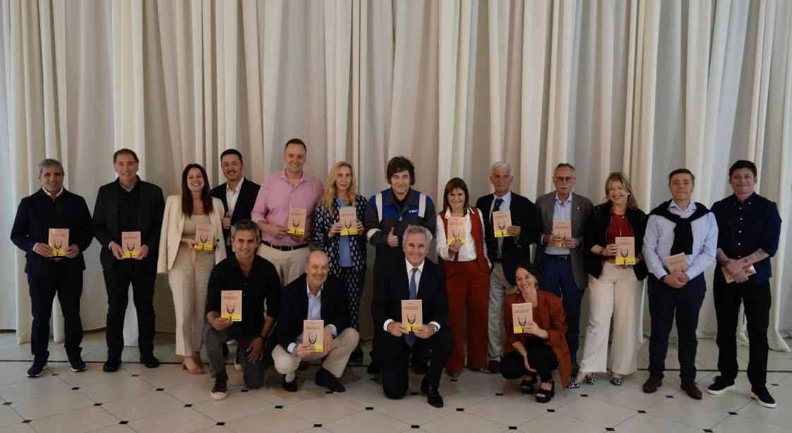 El Presidente Milei encabezó una reunión de cierre de año con su Gabinete