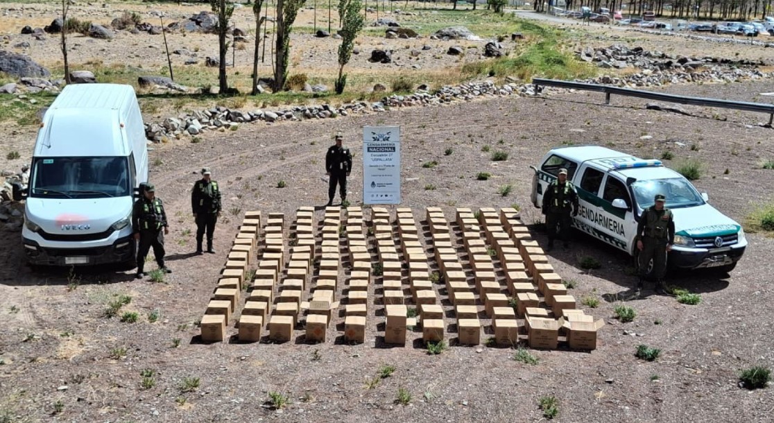 En Mendoza hallaron más de 250 cajas con pirotecnia de contrabando