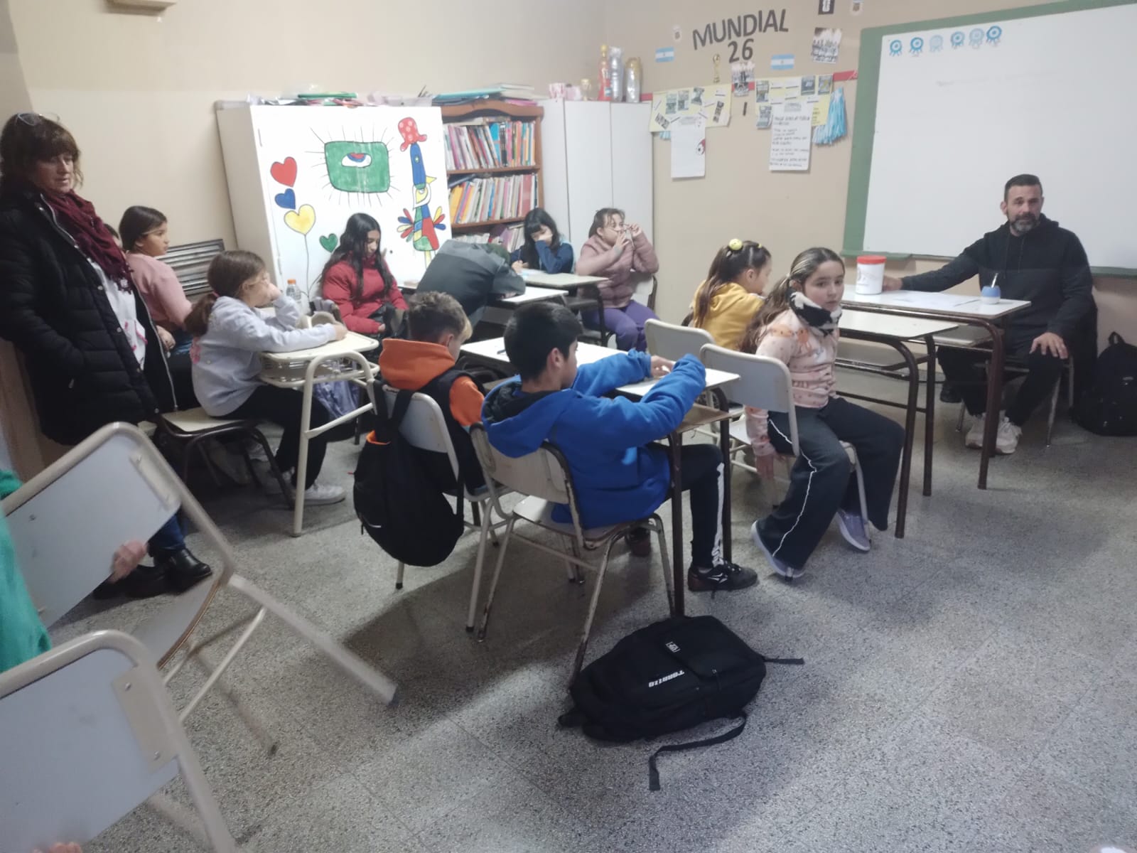 Puerto Ciudad llevó al CEC 801 una jornada para reflexionar sobre pantallas, consumos problemáticos y hábitos saludables